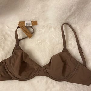 SOLD SKIMS Fits Everyone Unlined Underwire Bra NWT
